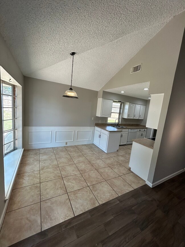 Photo - 1007 Almond Ct