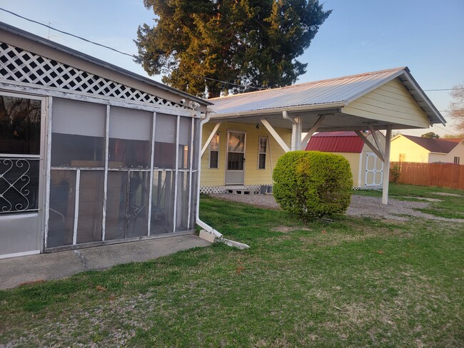 Photo - 206 N McCaskey Rd