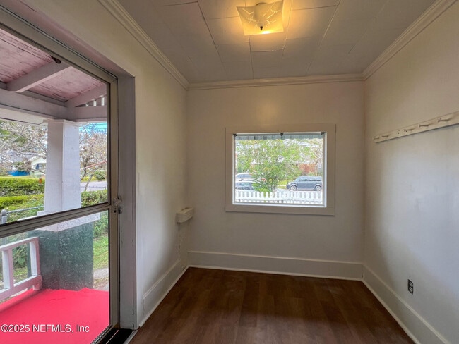 Photo - 2806 College St