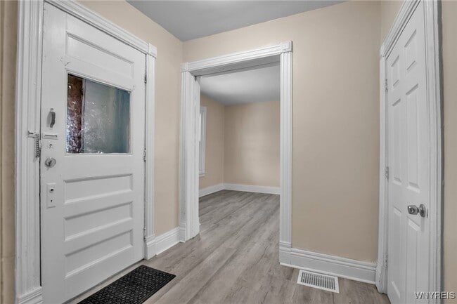 Photo - 395 Hampshire St