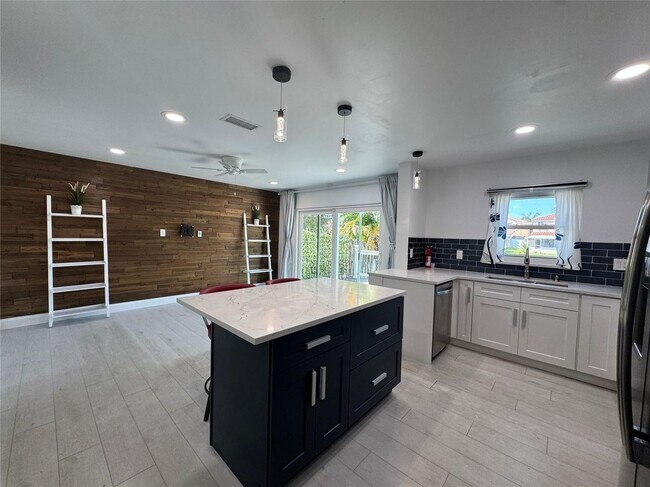 Photo - 7481 Santa Monica Dr