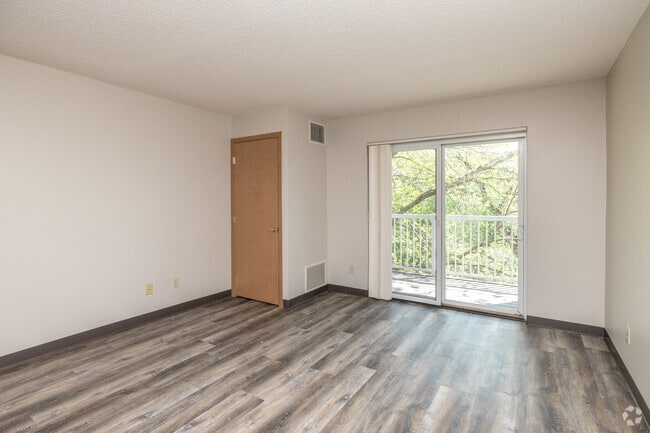 2BR, 2BA - 960SF - Living Room