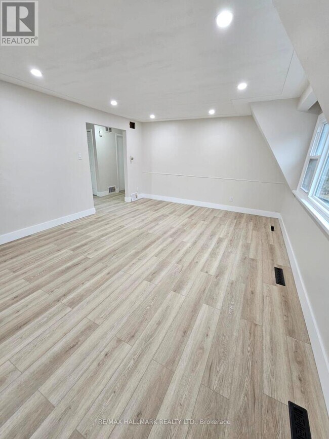 Photo - 159 Richmond St