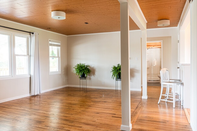 Family/Dining Room 15 X 20 Refinished hardwood floors, new modern drum ceiling light fixtures and room darkening draperies - 945 E Worthsville Road House