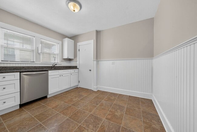 Photo - 156 W Adams St Unit 2