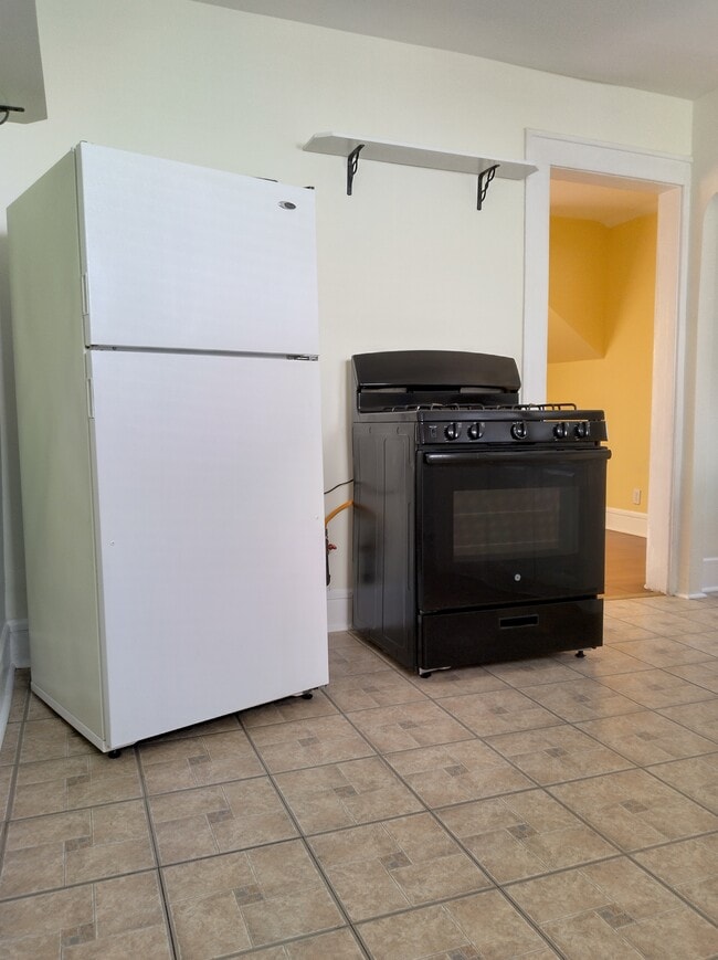 Photo - 25 Parkview Ave Unit 3rd Floor