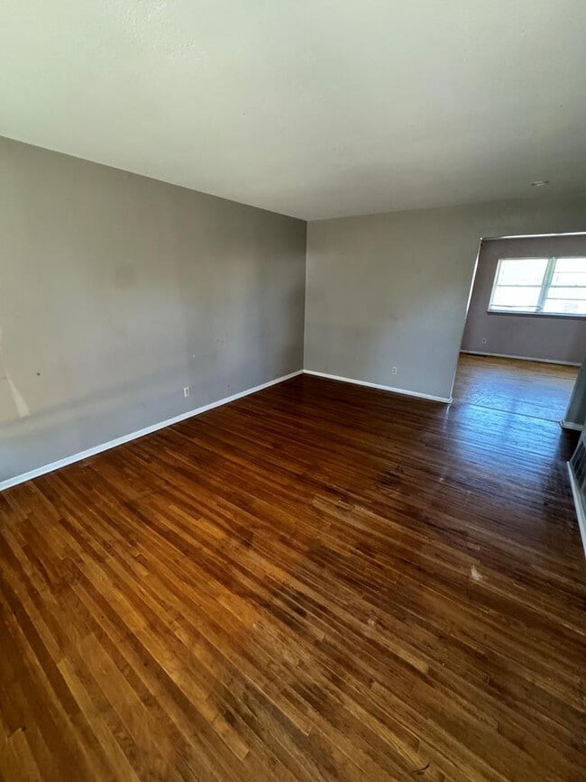 1303 E 52nd St