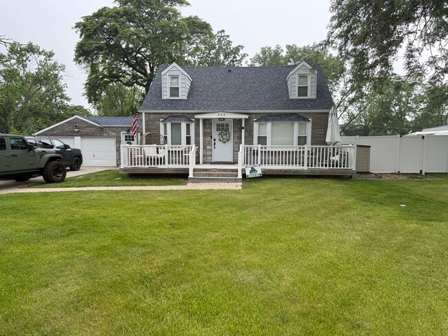 Photo - 684 Pfingsten Rd House