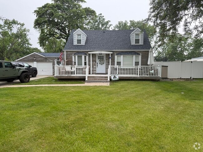 Building Photo - 684 Pfingsten Rd Rental