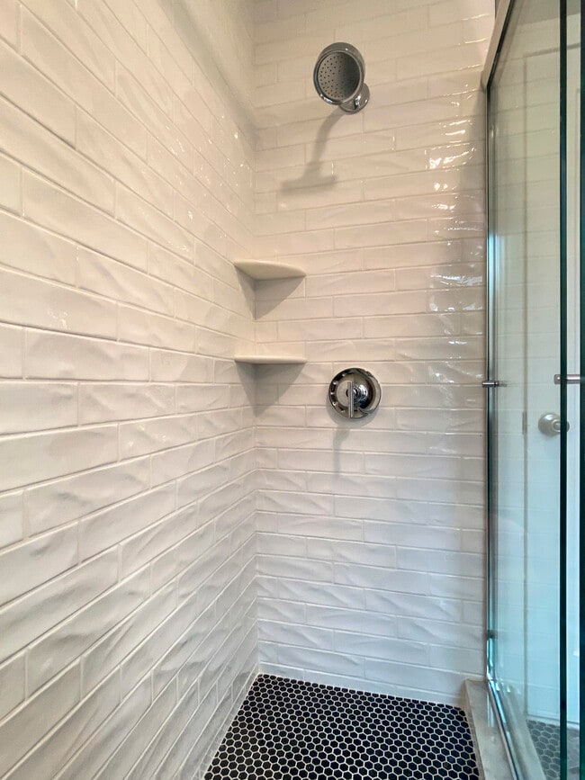 Photo - 200 South St Unidad LARGE 2 BEDROOM W OFFICE