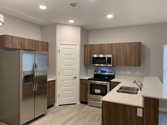 Building Photo - 3617 Hawthorne Ave Unit 2
