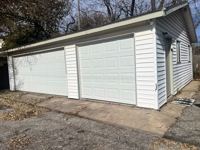 Photo - Spacious 4 Bedroom, 2 Bath Home with 3-Car Garage – Near WSU – Available Now!