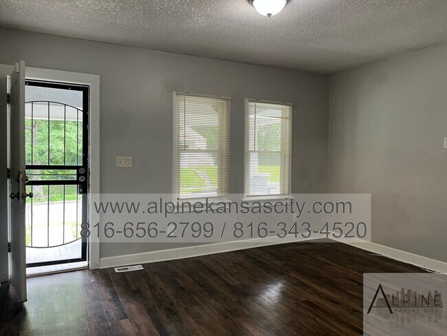 Photo - Spacious Upstairs Loft with Bathroom!