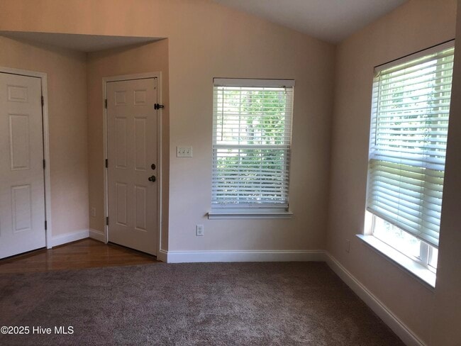 Photo - 135 Red Bird Ln
