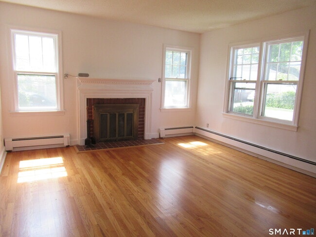 Photo - 625 Clark St