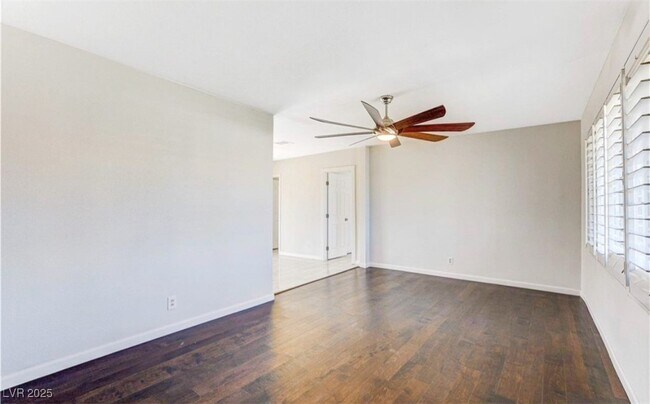 Photo - 1932 Hassett Ave