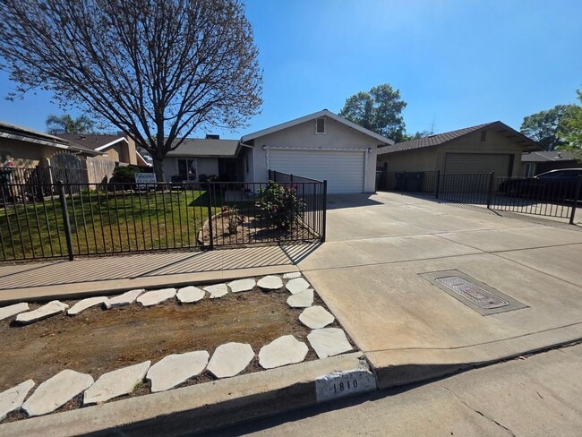 Building Photo - 3 Bedroom 2 Bathroom in Tulare Coming Soon!!