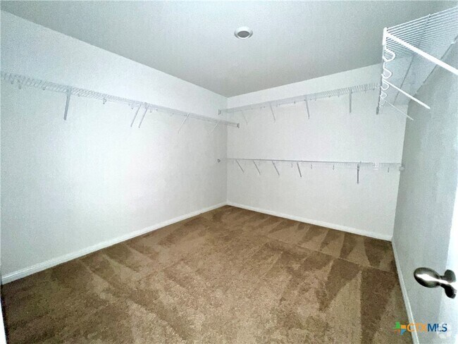 Building Photo - 521 Riverdale Dr Rental