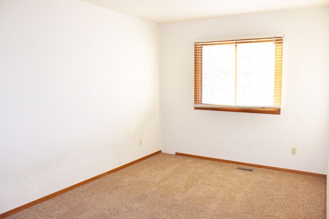 Upper Bedroom - 1025 Centennial Dr