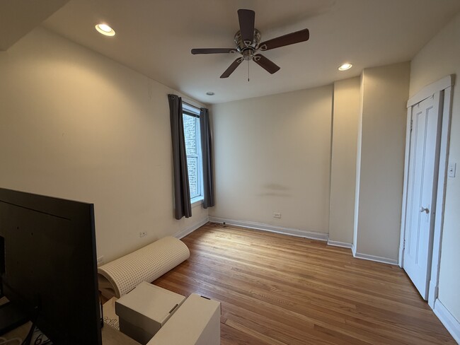 Photo - 4621 N Rockwell St Unit 3