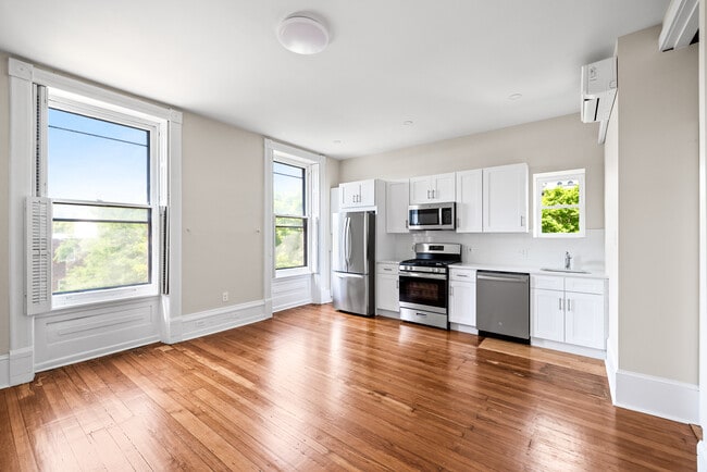 Building Photo - 2311 Green St Unit 2F