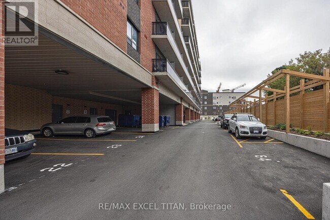 Photo - 652 Princess St Unité 227