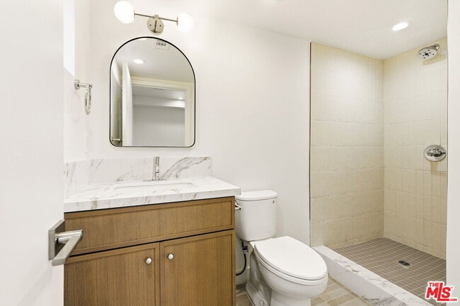 Photo - 1122 Beachwood Dr