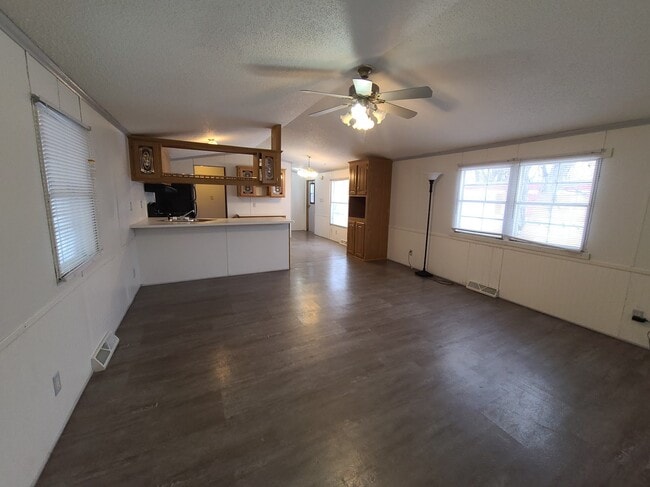 Photo - 700 W Ridgeway Ave