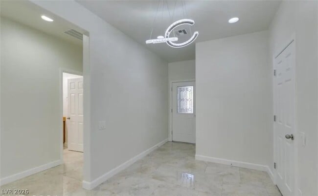 Photo - 2659 Lochleven Way
