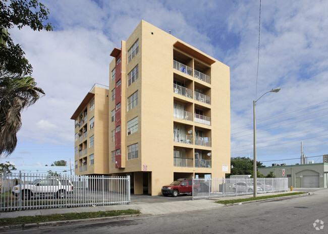 Building Photo - 909 NW 5th St Rental