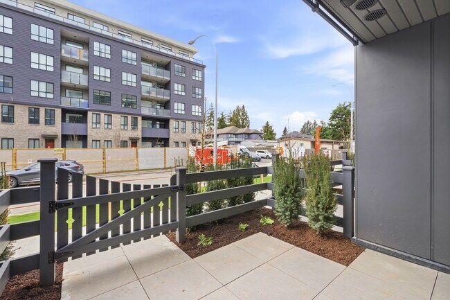 Photo - 15733-15733 85 Ave