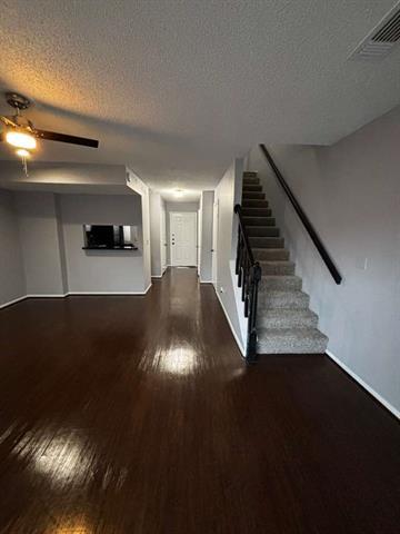 Photo - 724 W Collins St