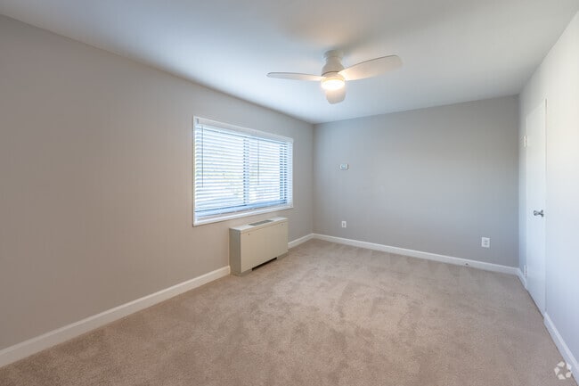 2BR, 2BA - 1088SF - Bedroom