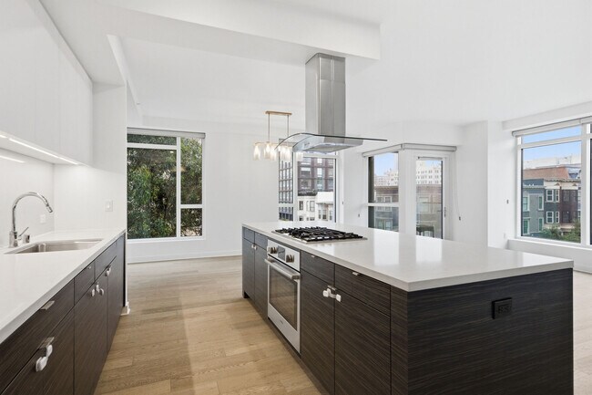 Photo - 1688 Pine St