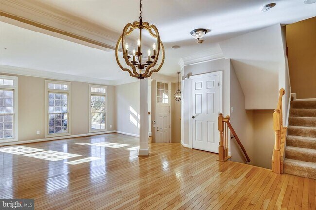 Photo - 707 Hawkins Way