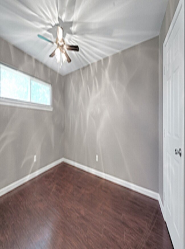 Building Photo - 3031 Sumpter St Unit 31 Rental