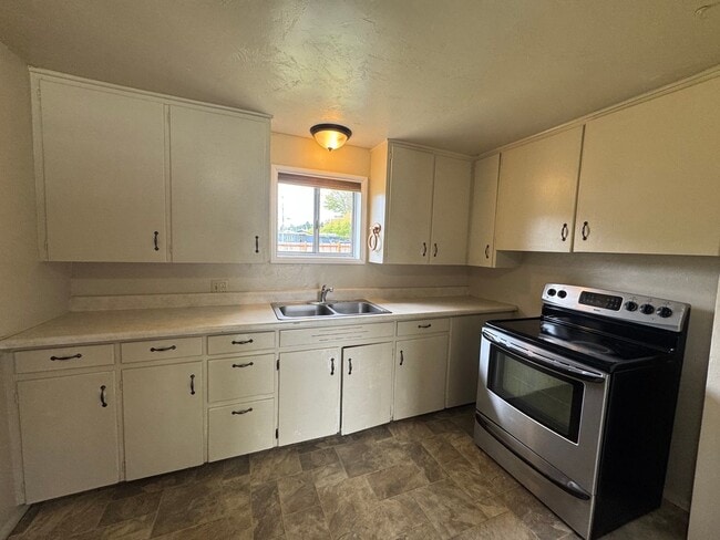 Photo - 2 Bedroom Home Located In SE Eugene Neighborhood