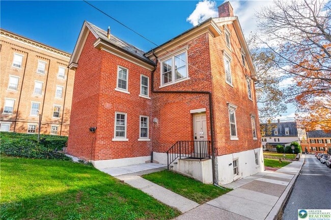 Building Photo - 426 Heckewelder Pl Unit 2