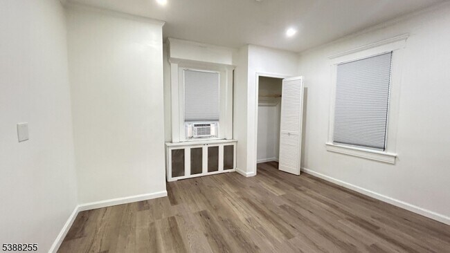 Photo - 354 W 2nd St