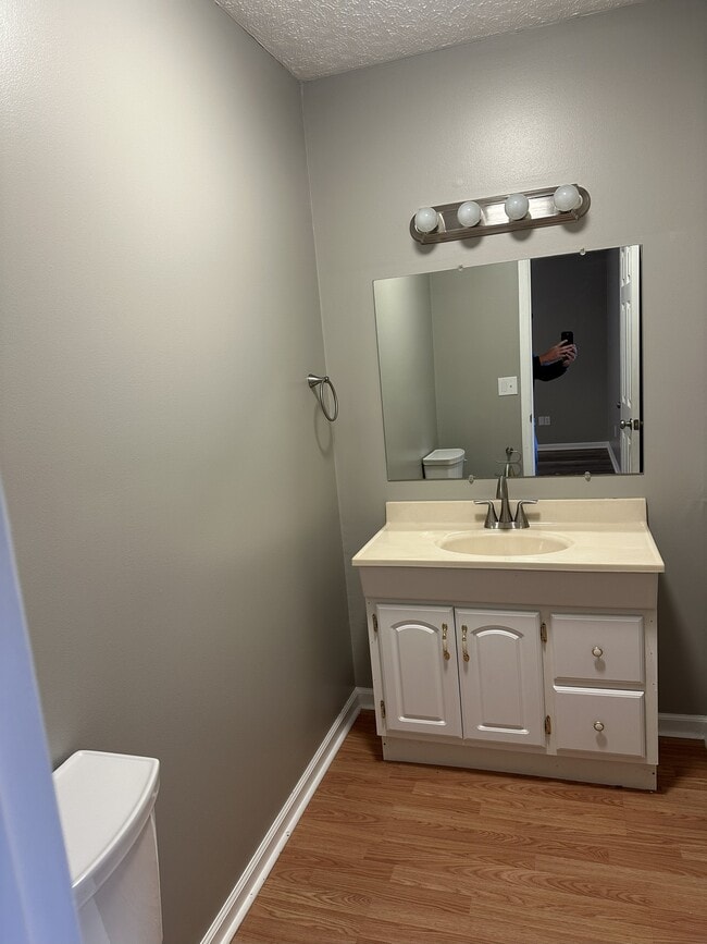 Photo - 138 Taylor Rd Unit 1