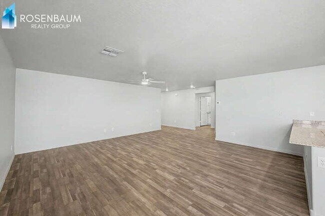 3520 N La Paz Dr
