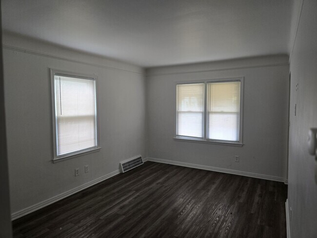 Photo - 15603 Lappin St