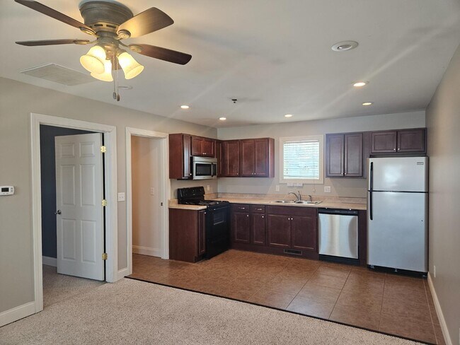 Photo - 728 W Calhoun St