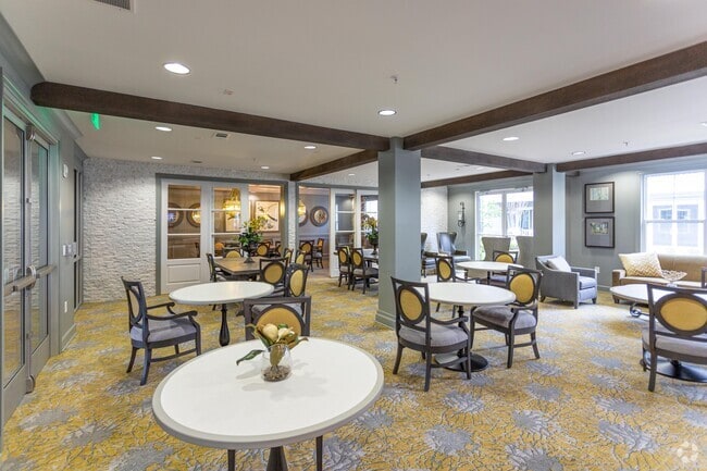 Gran salón - Everleigh Cool Springs 55+ Active Adult Apartment Homes