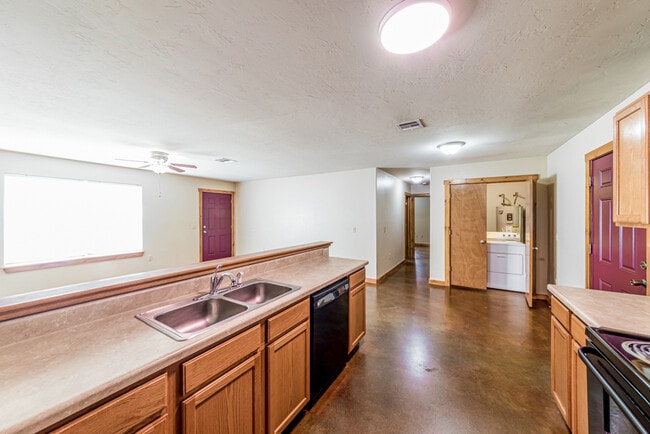 2505 W 58th St