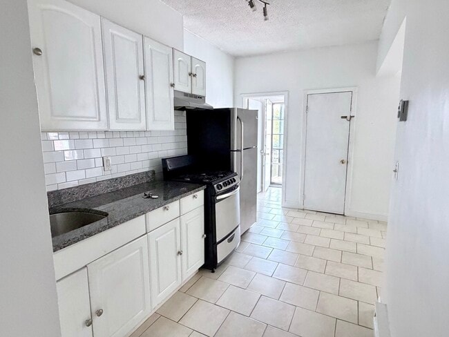 Photo - 853 Harrison Ave Unit 4