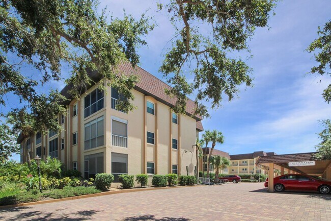 Building Photo - 101 Park Blvd S Unit Venice Park, 101  #209 Rental