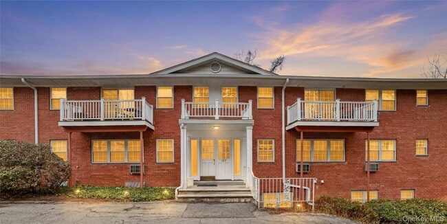 Building Photo - 107 Nottingham Rd Unit D