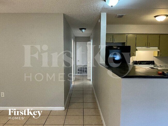 Photo - 2617 Drake Dr