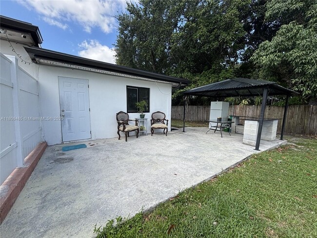 Building Photo - 1055 NW 153rd St Unit 2 Rental